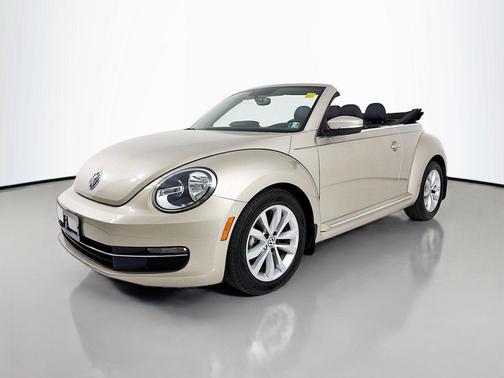 Moonrock Silver Metallic/Black Roof 2015 Volkswagen Beetle DSG 2.0L TDI