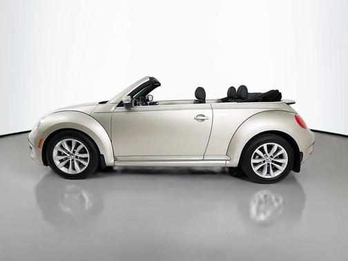 Moonrock Silver Metallic/Black Roof 2015 Volkswagen Beetle DSG 2.0L TDI