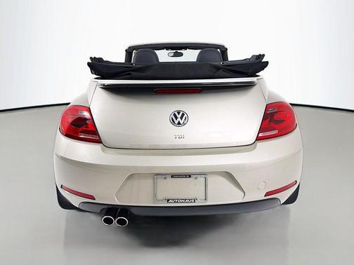 Moonrock Silver Metallic/Black Roof 2015 Volkswagen Beetle DSG 2.0L TDI