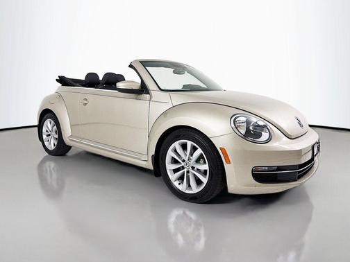 Moonrock Silver Metallic/Black Roof 2015 Volkswagen Beetle DSG 2.0L TDI