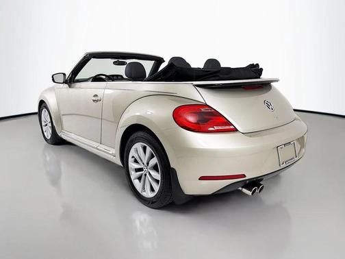 Moonrock Silver Metallic/Black Roof 2015 Volkswagen Beetle DSG 2.0L TDI