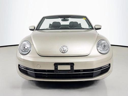 Moonrock Silver Metallic/Black Roof 2015 Volkswagen Beetle DSG 2.0L TDI