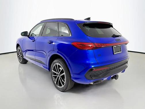 Ultra Blue Metallic 2026 Audi Q5 Premium Plus TFSI quattro S tronic
