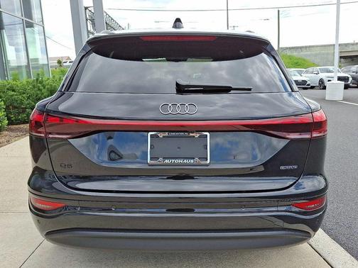 2025 Audi Q6 e-tron Premium Plus quattro