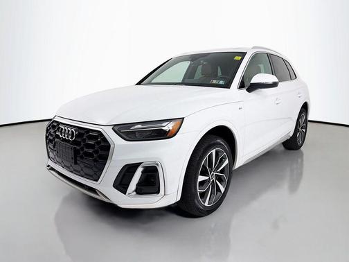 Glacier White Metallic 2023 Audi Q5 45 S line Premium