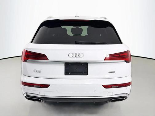 Glacier White Metallic 2023 Audi Q5 45 S line Premium