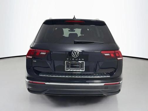 Deep Black Pearl 2023 Volkswagen Tiguan 2.0T SE
