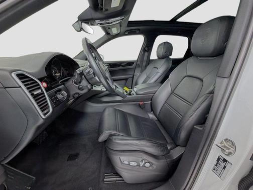 White 2019 Porsche Cayenne Cayenne E-Hybrid