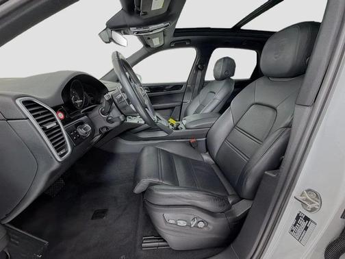 White 2019 Porsche Cayenne Cayenne E-Hybrid
