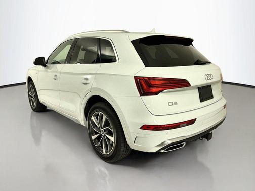 Glacier White Metallic 2022 Audi Q5 45 S line Premium