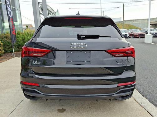 2022 Audi Q3 45 S line Premium