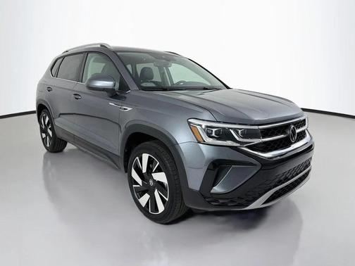 Platinum Gray Metallic 2024 Volkswagen Taos 1.5T SEL