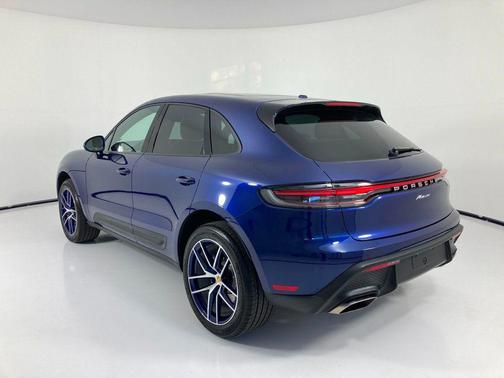2025 Porsche Macan AWD