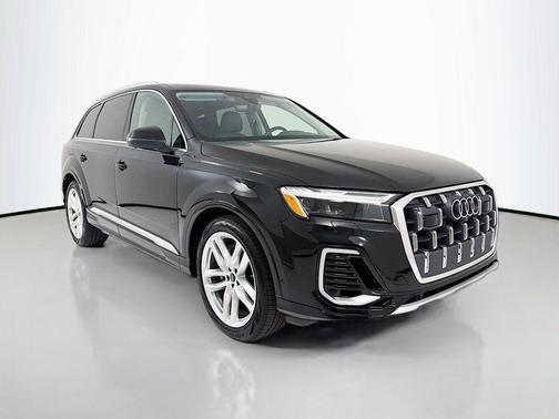 Mythos Black Metallic 2025 Audi Q7 55 Premium Plus