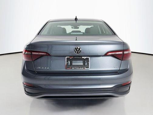 Platinum Gray Metallic 2023 Volkswagen Jetta 1.5T SE