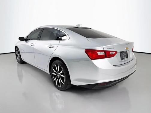 Silver Ice Metallic 2018 Chevrolet Malibu LT