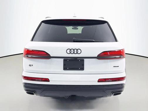 Glacier White Metallic 2026 Audi Q7 55 Premium Plus