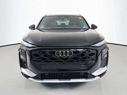 Mythos Black Metallic 2026 Audi Q3 TFSI quattro S tronic