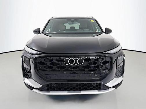 Mythos Black Metallic 2026 Audi Q3 TFSI quattro S tronic