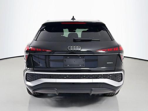 Mythos Black Metallic 2026 Audi Q3 TFSI quattro S tronic
