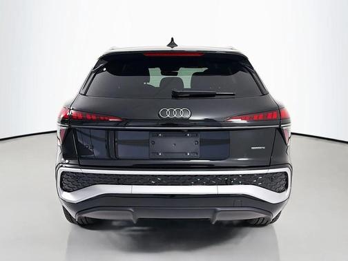 Mythos Black Metallic 2026 Audi Q3 TFSI quattro S tronic