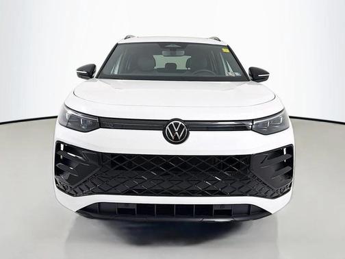opal white pearl 2026 Volkswagen Tiguan 2.0T SE R-Line Black 4MOTION