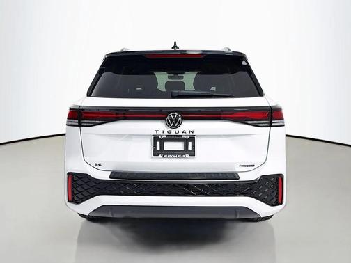 opal white pearl 2026 Volkswagen Tiguan 2.0T SE R-Line Black 4MOTION