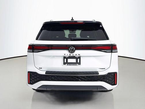 opal white pearl 2026 Volkswagen Tiguan 2.0T SE R-Line Black 4MOTION