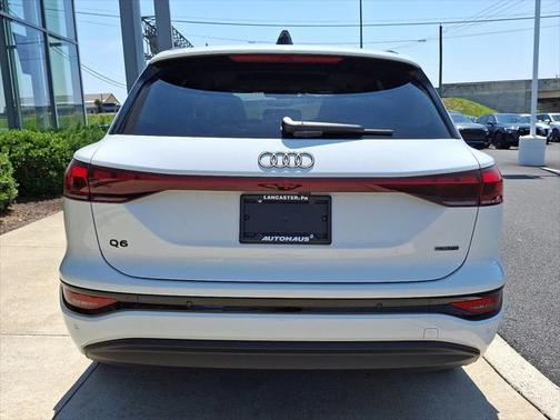 2025 Audi Q6 e-tron Premium Plus quattro