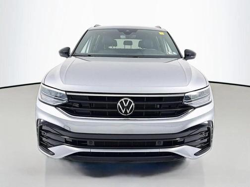 Pyrite Silver Metallic 2024 Volkswagen Tiguan 2.0T SE R-Line Black 4MOTION