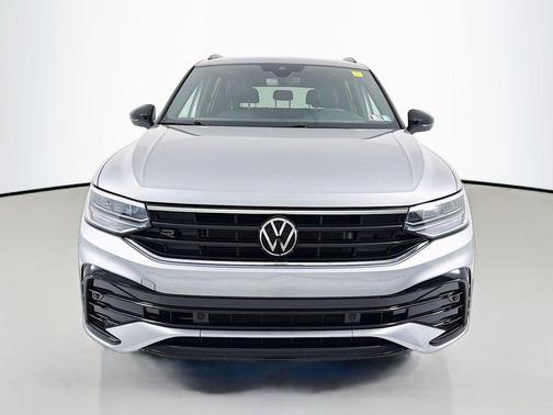Pyrite Silver Metallic 2024 Volkswagen Tiguan 2.0T SE R-Line Black 4MOTION