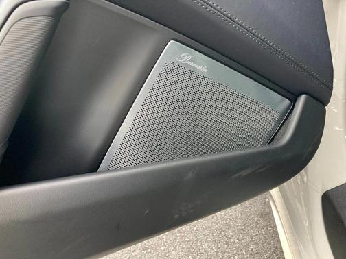 2025 Porsche 911 Carrera 4 GTS