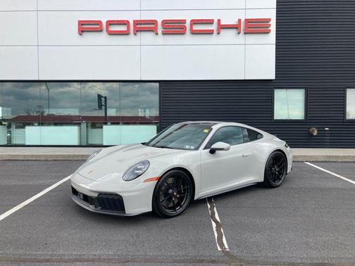 2025 Porsche 911 Carrera 4 GTS