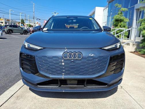 2025 Audi Q6 e-tron Premium Plus quattro