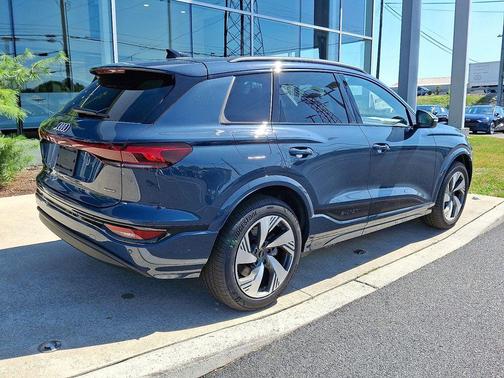 2025 Audi Q6 e-tron Premium Plus quattro