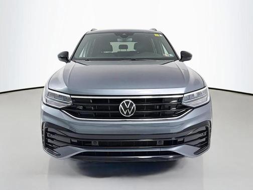 Platinum Gray Metallic 2023 Volkswagen Tiguan 2.0T SE R-Line Black
