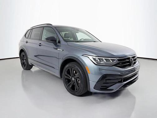 Platinum Gray Metallic 2023 Volkswagen Tiguan 2.0T SE R-Line Black