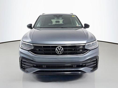 Platinum Gray Metallic 2023 Volkswagen Tiguan 2.0T SE R-Line Black