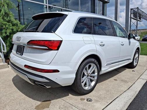 2025 Audi Q7 45 Premium