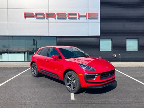 2024 Porsche Macan Base (PDK)