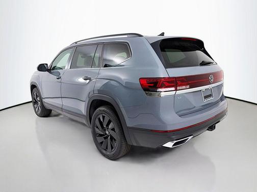 Pure Gray 2026 Volkswagen Atlas 2.0T SE w/Technology 4MOTION