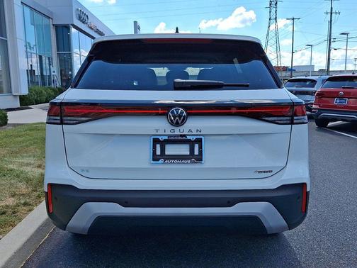 2025 Volkswagen Tiguan 2.0T SE 4MOTION