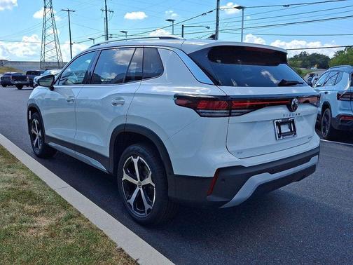 2025 Volkswagen Tiguan 2.0T SE 4MOTION