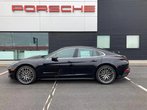 Jet Black Metallic 2025 Porsche Panamera 4