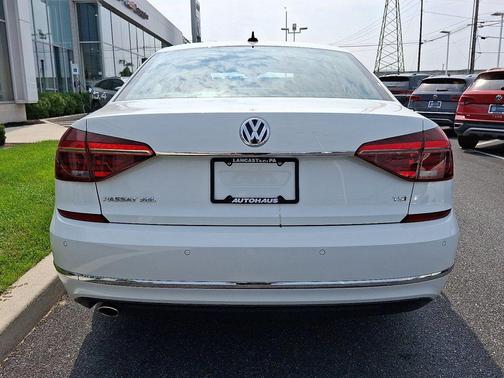 2018 Volkswagen Passat 2.0T SEL Premium