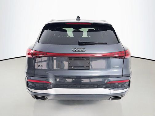 Tambora Gray Metallic 2025 Audi Q5 Premium Plus TFSI quattro S tronic