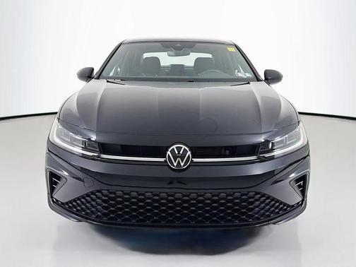 Deep Black Pearl 2025 Volkswagen Jetta 1.5T Sport
