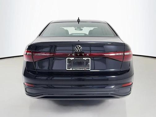 Deep Black Pearl 2025 Volkswagen Jetta 1.5T Sport