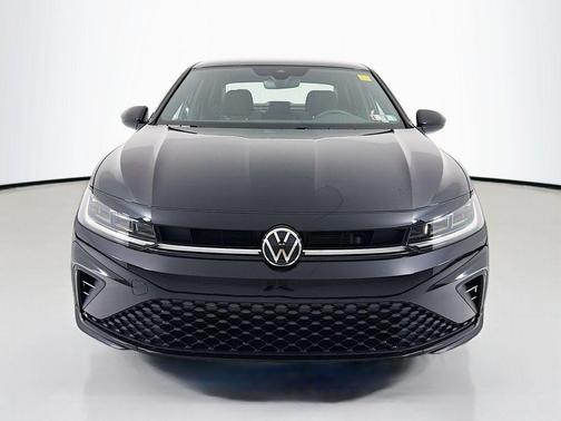 Deep Black Pearl 2025 Volkswagen Jetta 1.5T Sport