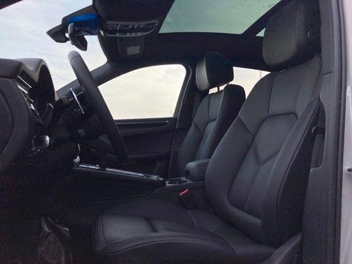 2024 Porsche Macan Base (PDK)